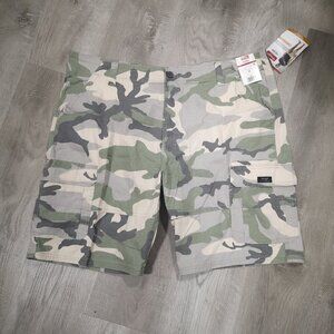 NWT Wrangler 5 Star Premium Epic Soft Relaxed Fit Men's Size 42 Camo Cargo Short
